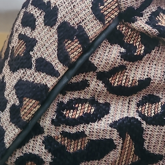 43. Chicos leopard print leather trim gold zipper US size 10-12 Moto type Jacket - Picture 4 of 11